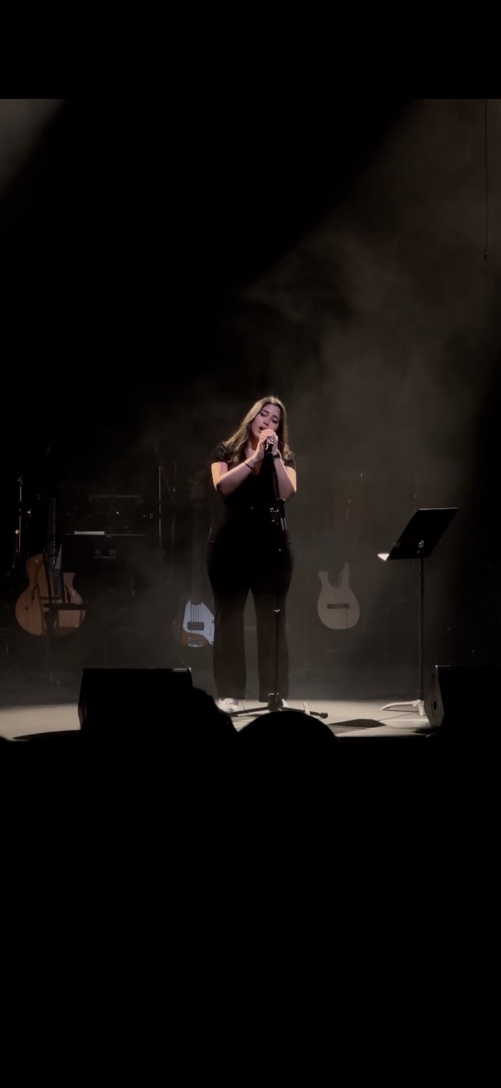 Hiba Tioua en concert